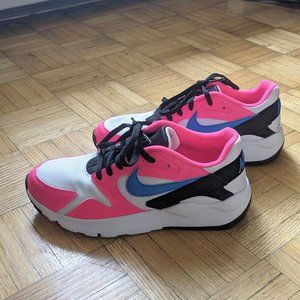 💘💘💘 Nike Sneakers Women's 8.5 Kids 7Y